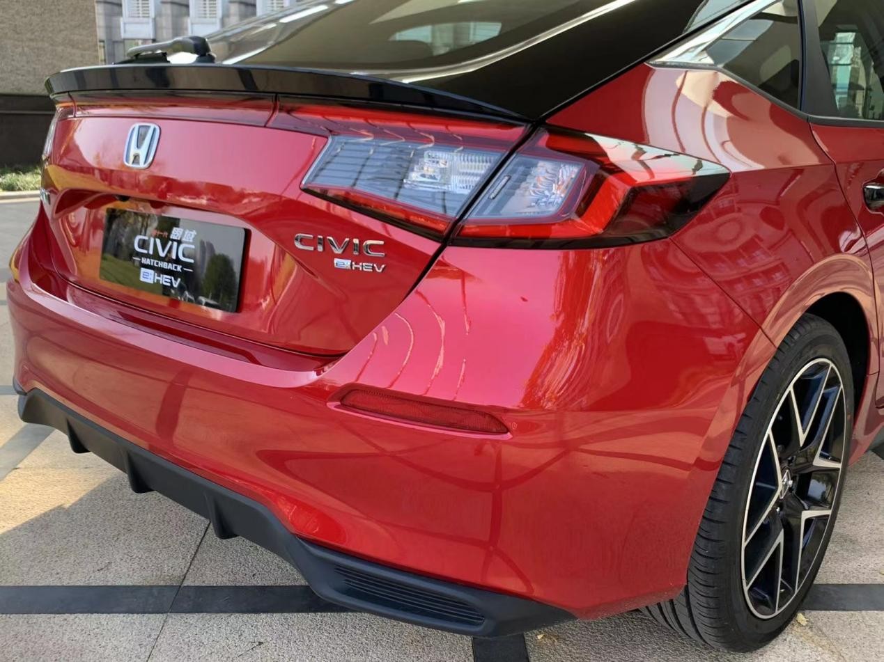 掀背轿跑思域现身武汉溜背造型抢眼