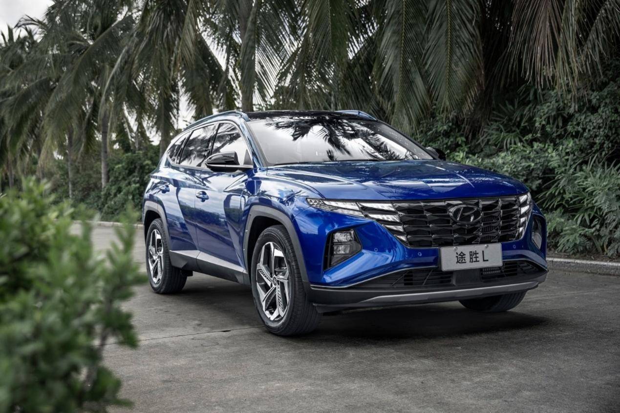 现代suv家族新旗舰全新一代胜达官图在海外发布