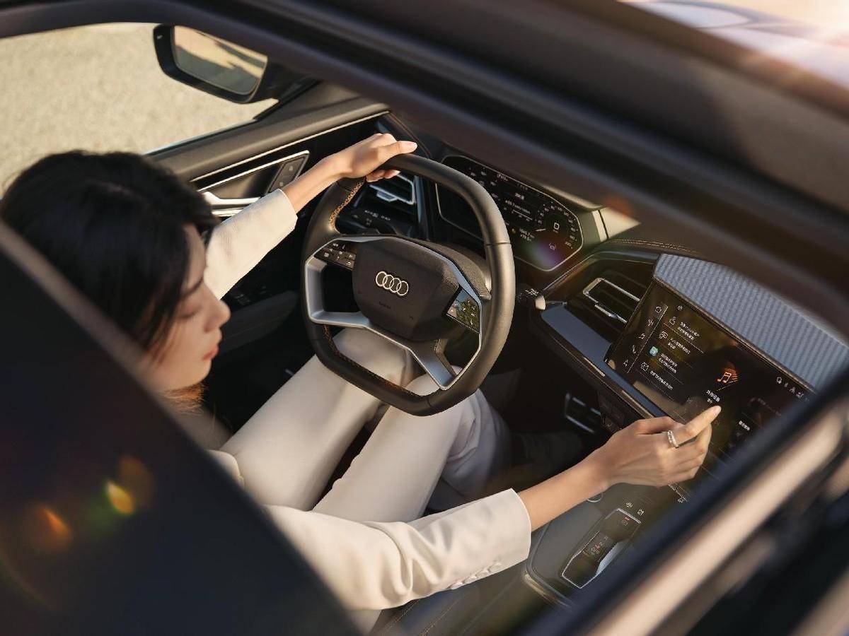 6英寸mmi触摸屏,和新一代奥迪connect互联系统.