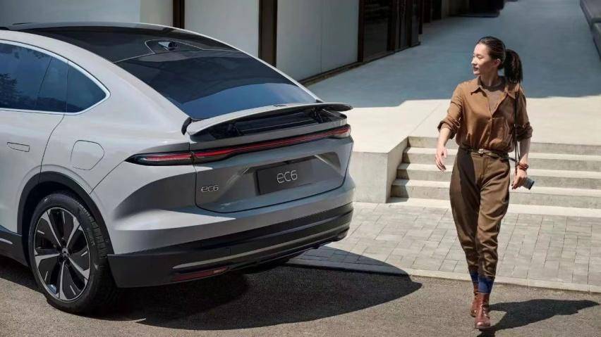 配置拉满支持车电分离销售蔚来ec6上市358万起售