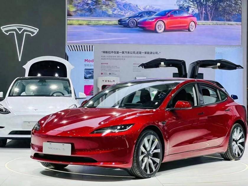 卉眼识车特斯拉model3焕新版闪耀合肥国际车展引围观