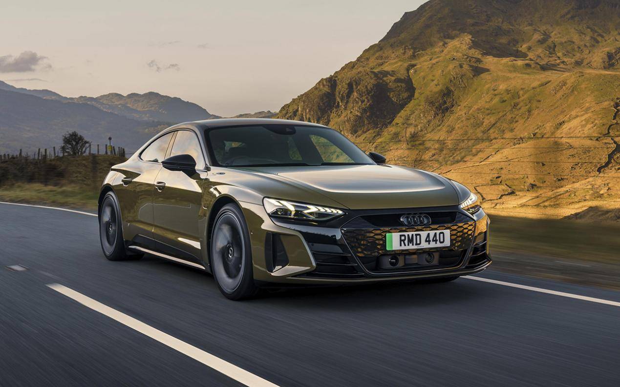 奥迪rs e-tron gt官降22.1万,电车真就这么贬值快?