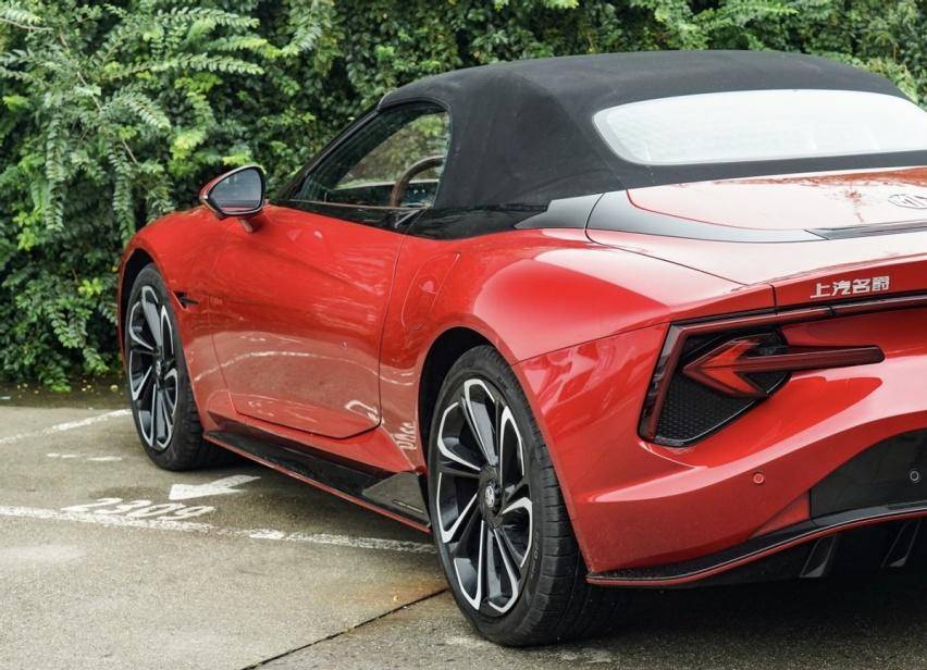 31.98万起,名爵mg cyberster上市,比预想的要贵