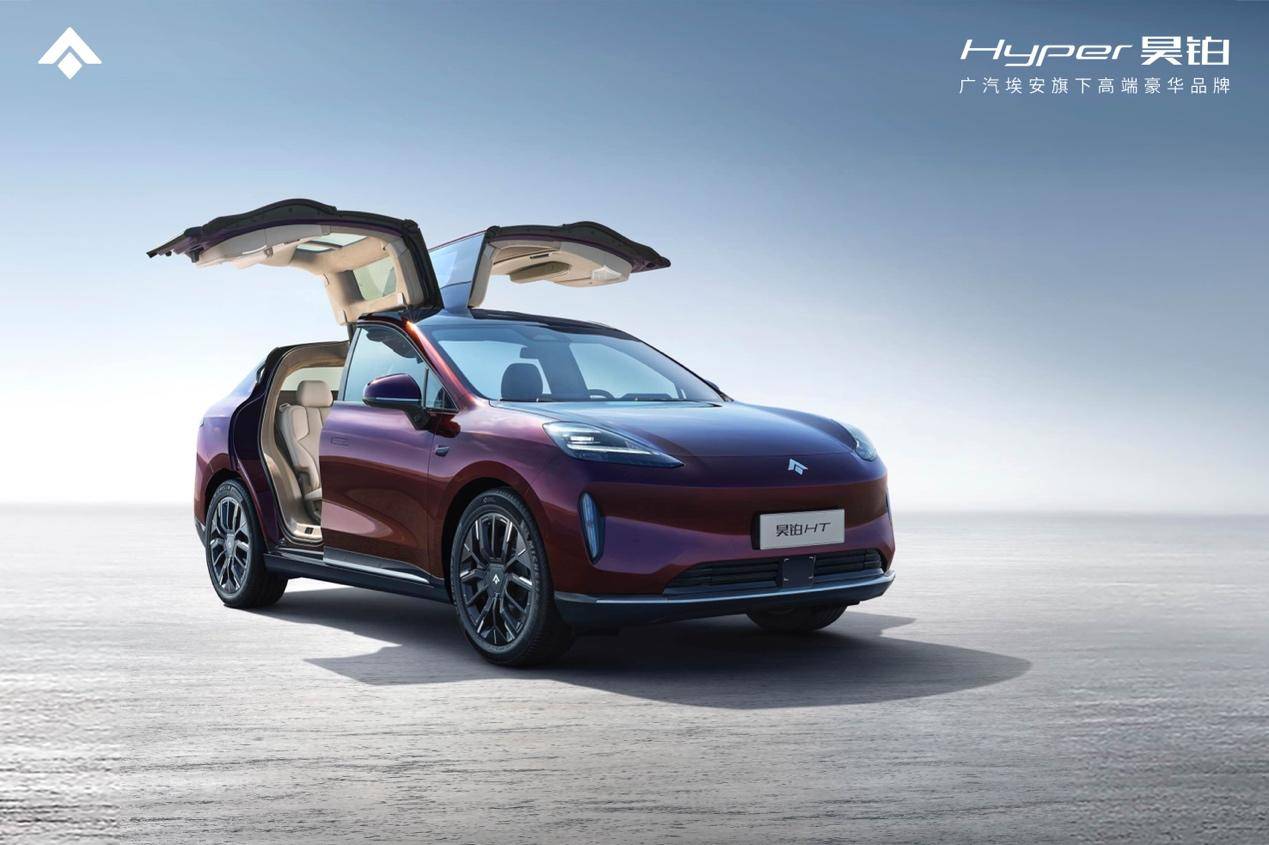 3米,横向空间仅为34cm的超广角鸥翼门,未配备的版本也使用了全车无框