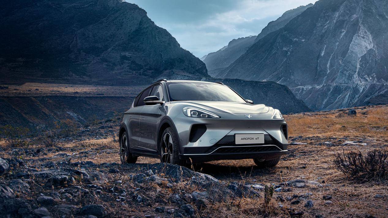 今天在楼下见到一辆极狐阿尔法t5,车主不是一般人…