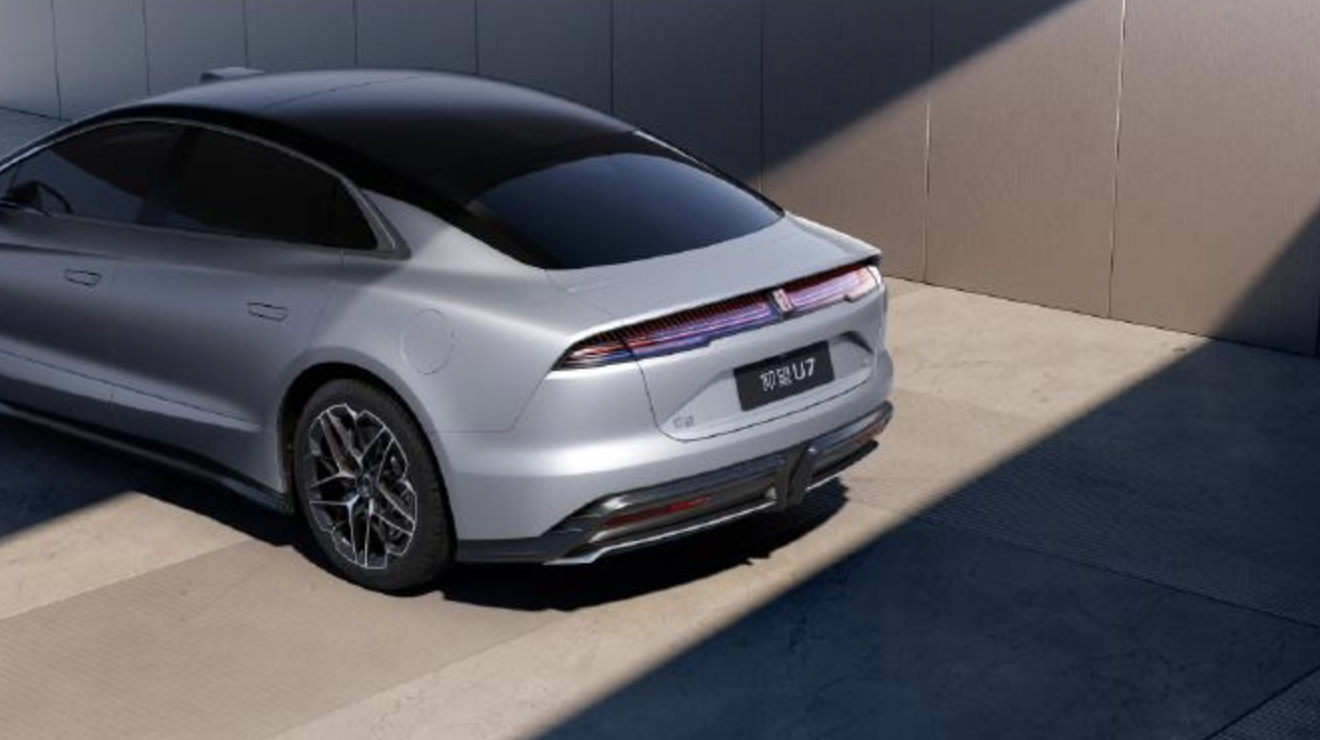 比亚迪仰望u7实车全面解析:百万级新能源旗舰轿车的科技与豪华