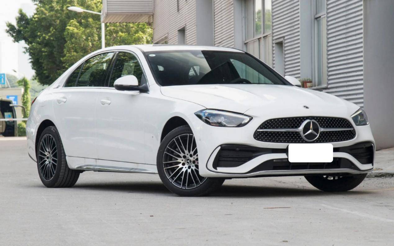 奔驰c级现优惠11万多,最低22万就能买,难怪12月销量比宝马3系高