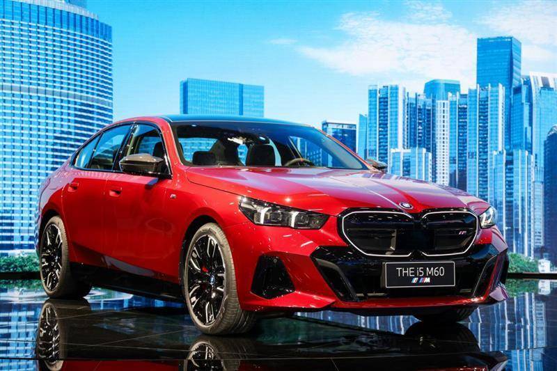 4399万起售华晨宝马新一代5系i5继续维持高身段