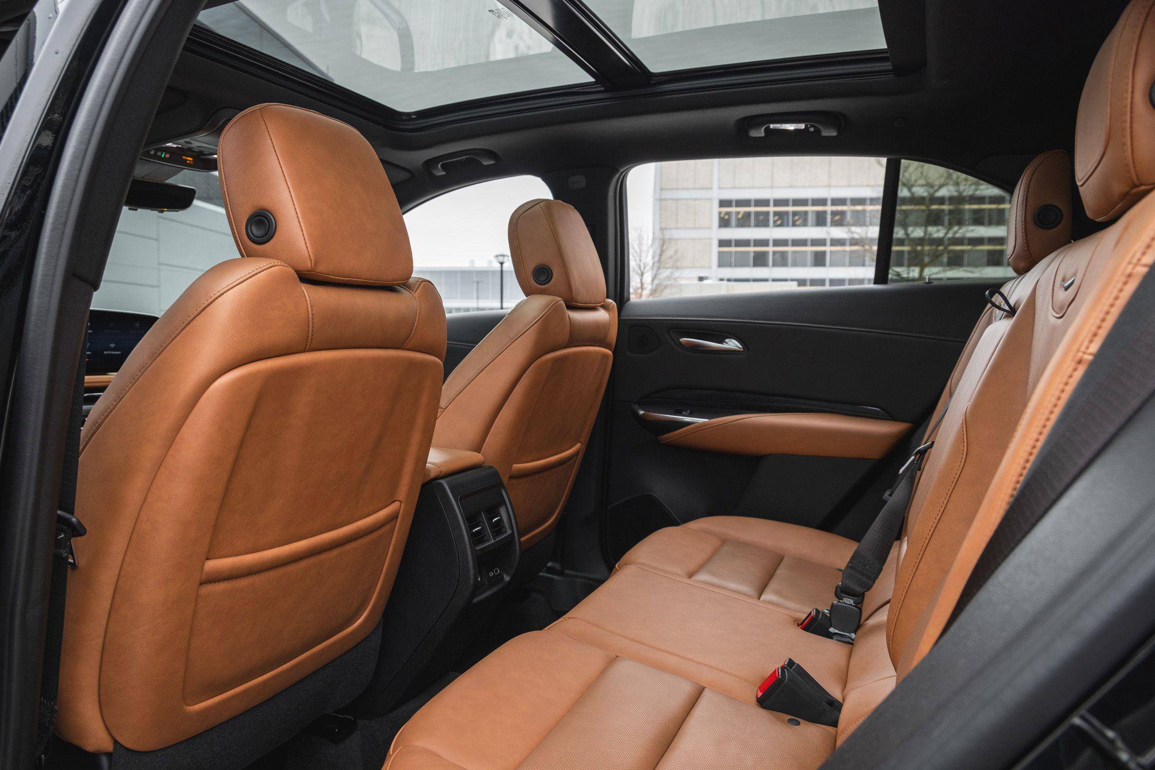 2024cadillacxt4350tawdsport一款外观精致性能平稳的小型豪华suv