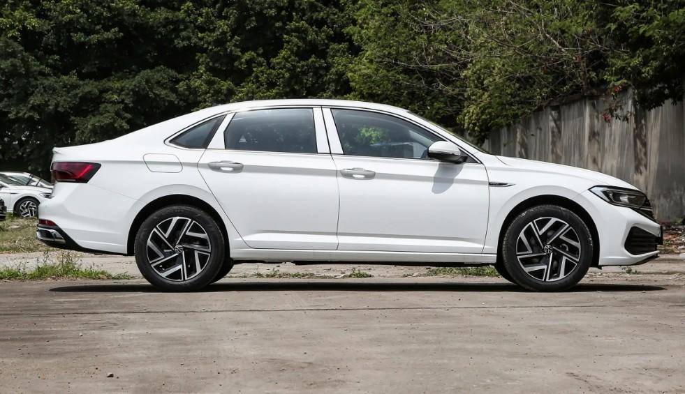 买油车的朋友注意!大众速腾现最低已低至8万多,合资开始冲量了