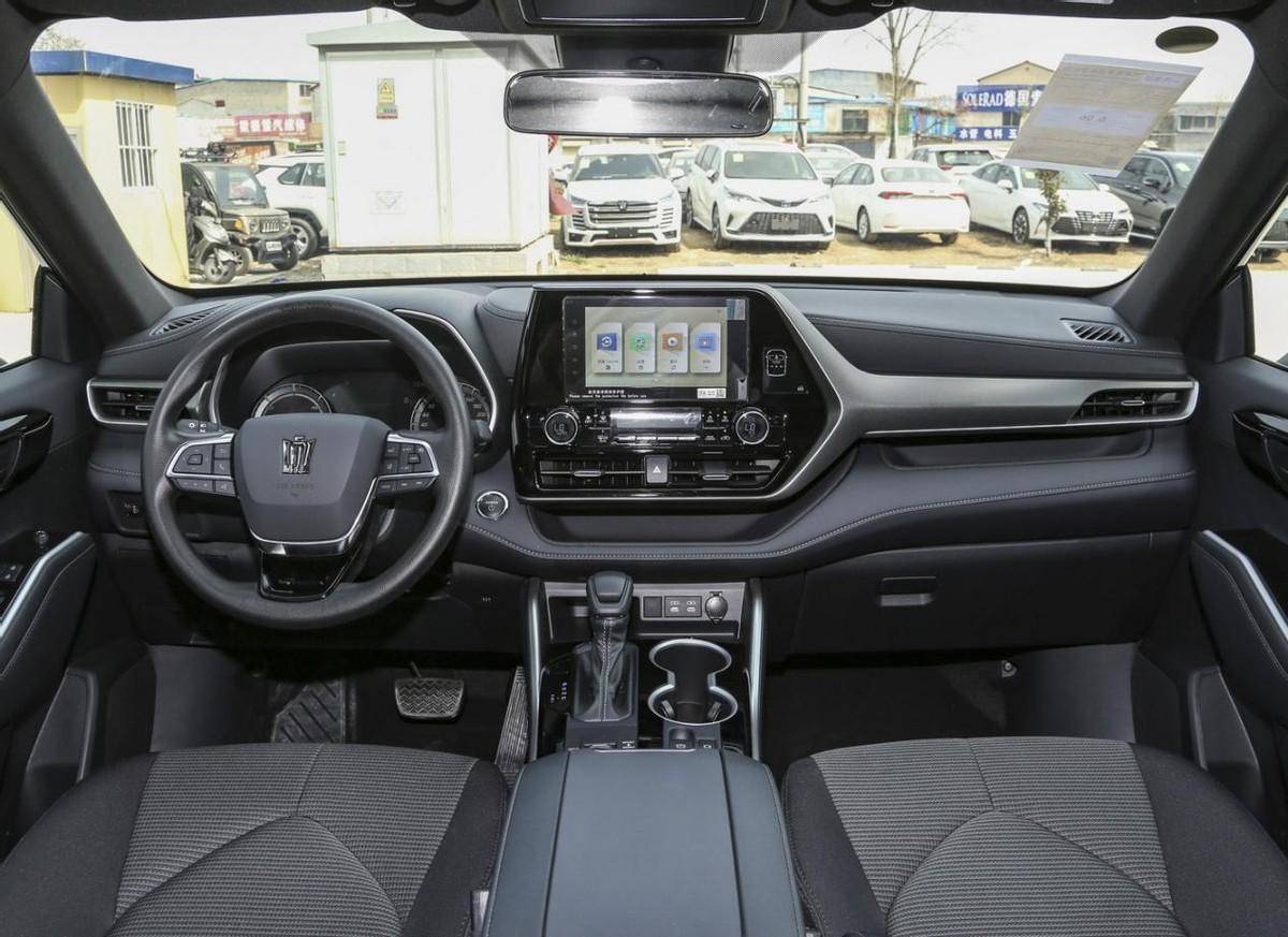 78万起售,新款丰田皇冠陆放将于下月上市,配置有所提升