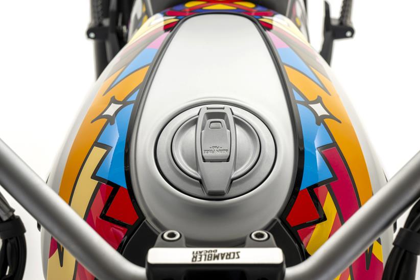 杜卡迪為復古款Scrambler Icon推出限量版Van