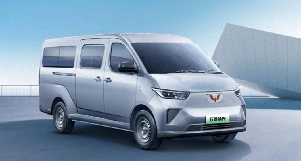 38万元起,五菱扬光客车版上市,最高续航可达300公里