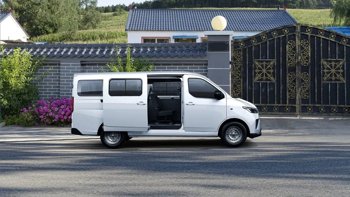 五菱扬光客车版正式上市,售价7.38万元起