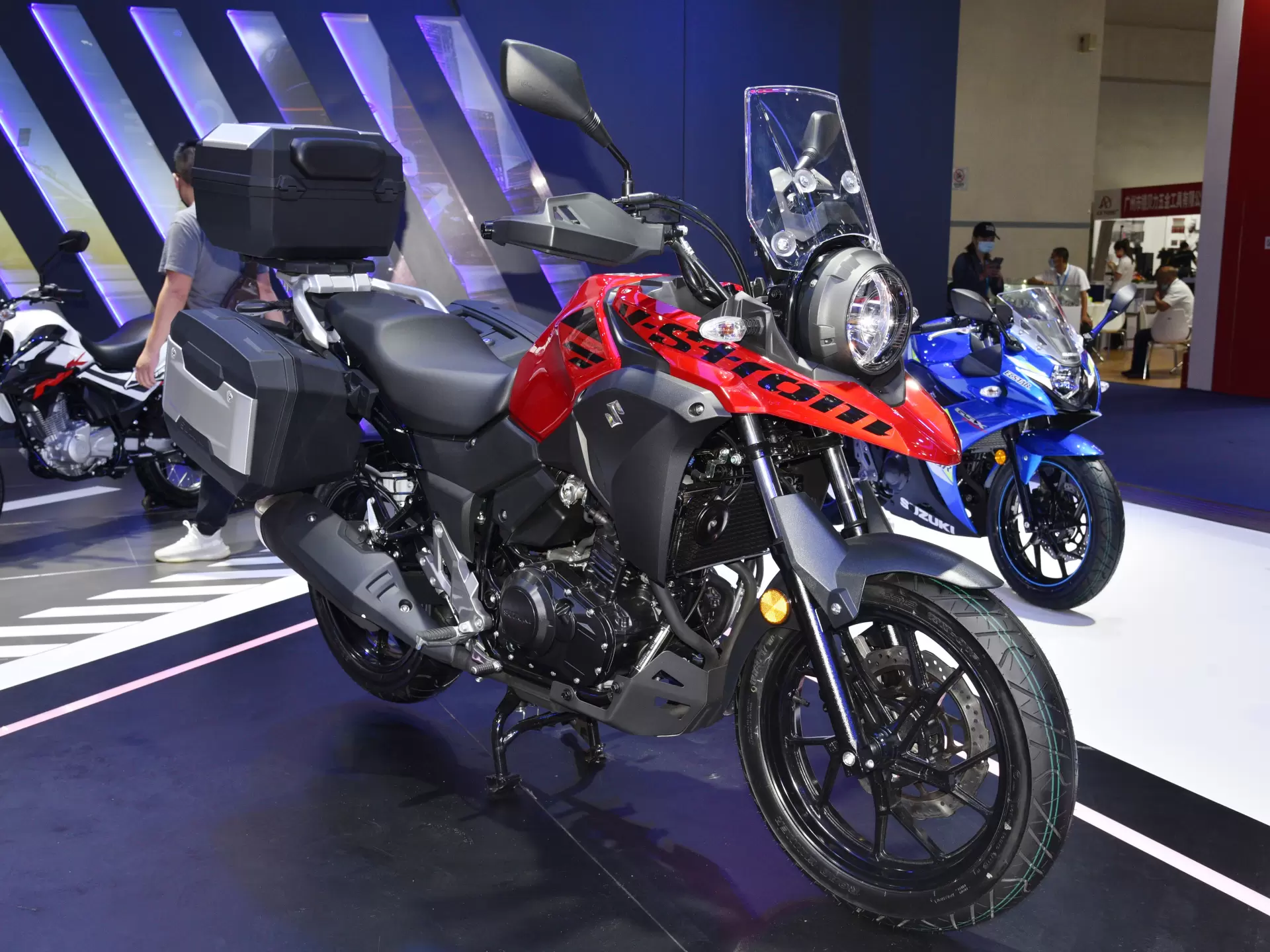 点评铃木dl250:皮实耐用是掩饰落后技术的最佳评价