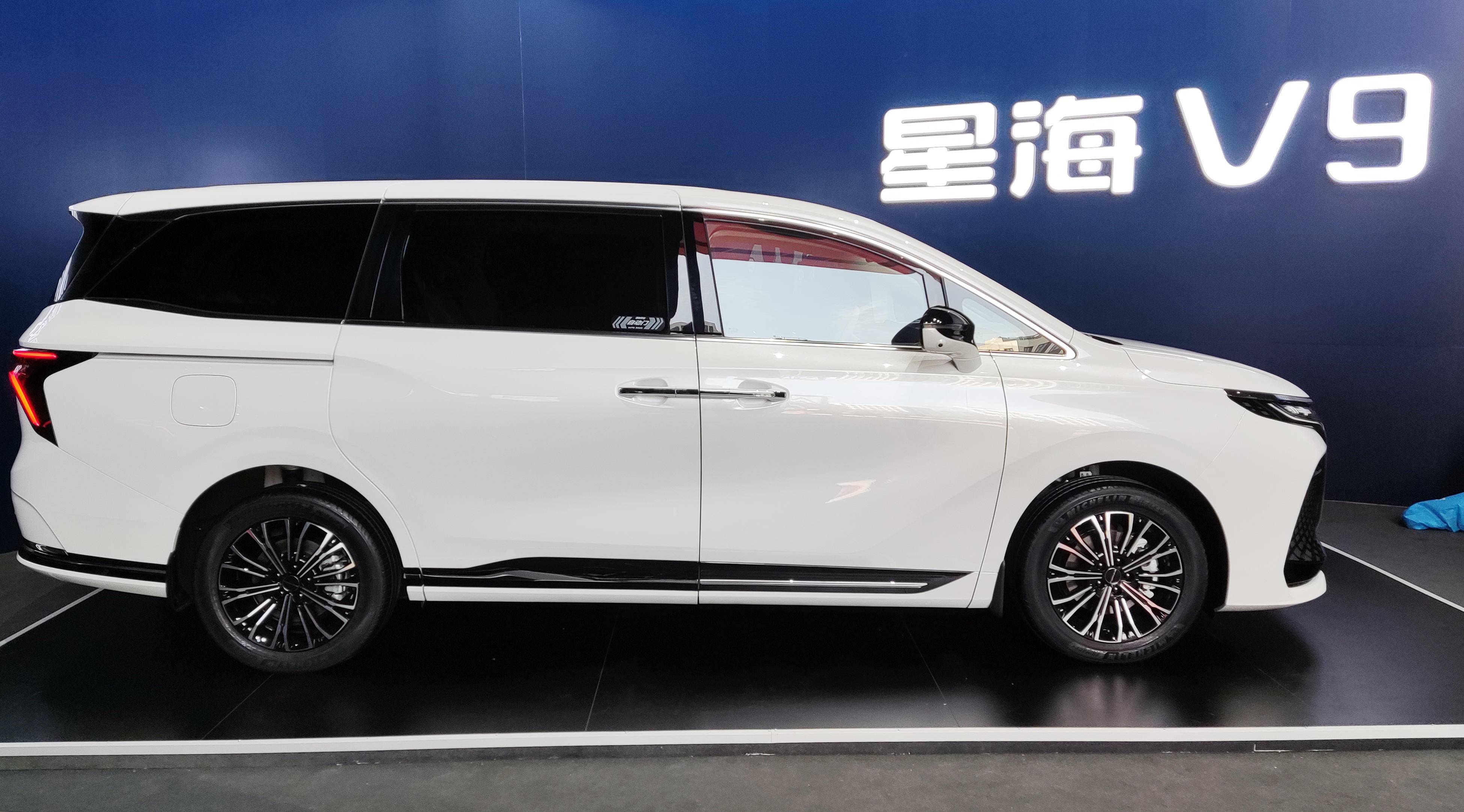 自主mpv"9系天团"再添丁 东风风行星海v9 19.99万元起售