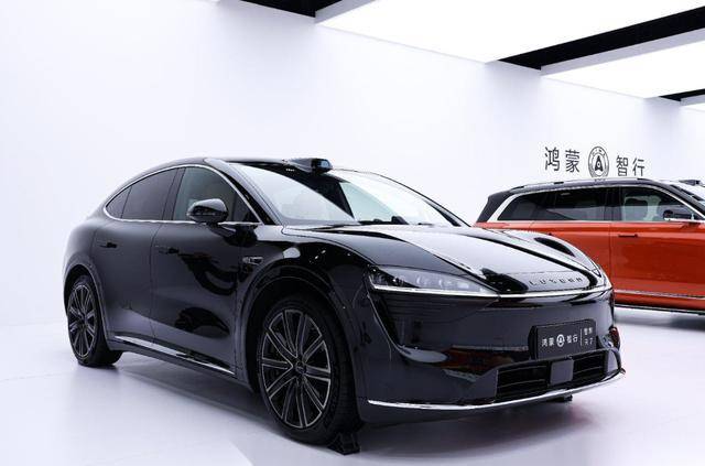  Model Y 对标智界 R7 的优势