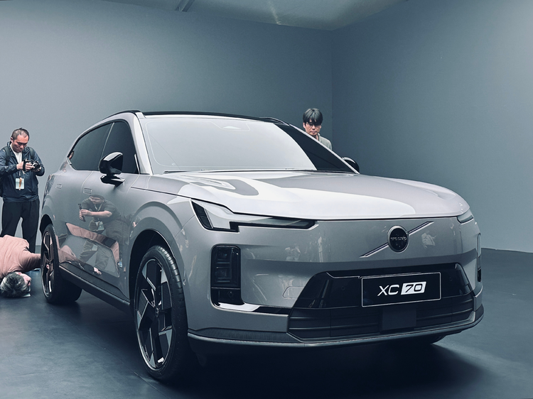 全新XC70问世，沃尔沃传奇“旅行SUV”变身插混电车