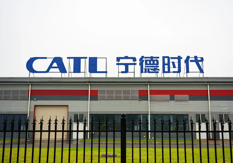 两年以后，油车“骨折”？“宁王”发话了，纯电车续航轻松过千