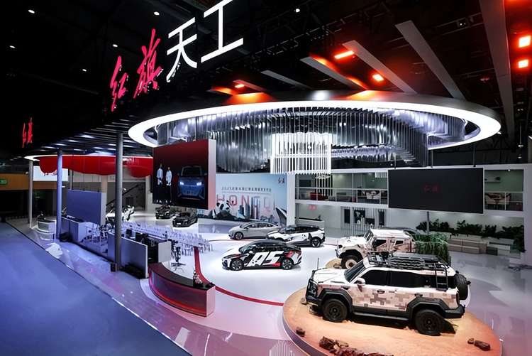 2025 成都车展：红旗这波操作太圈粉！科技感拉满还超有情怀
