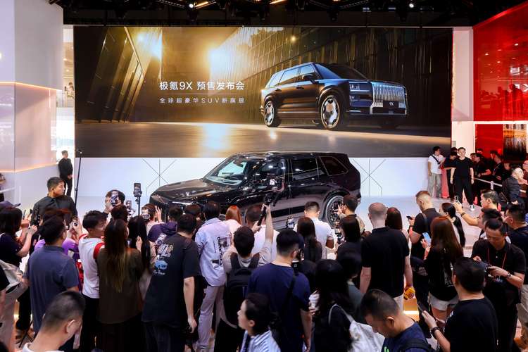 极氪9X正式开启预售，1小时内，该车型订单量已突破4.2万台。