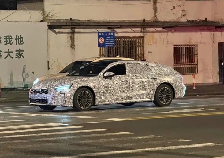 上汽奥迪A7L要推旅行版了，谍照已曝光，还有无框车门