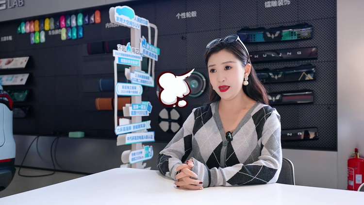 10万级家用MPV别瞎选！星光730王者归来，这配置以前想都不敢想
