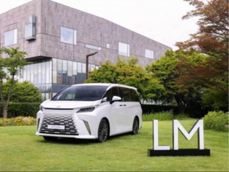 雷克萨斯大胆构想？用 6 轮 MPV 替代豪华大型轿车 LS！