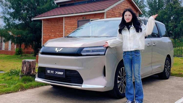 10万级的MPV也能配备电动侧滑门?五菱星光730性价比太足了!