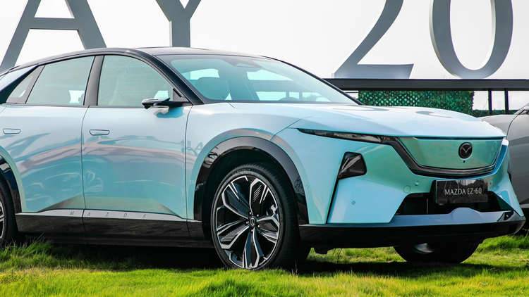 王心凌空降长安马自达2025粉丝盛典!来听听马粉们的心声!