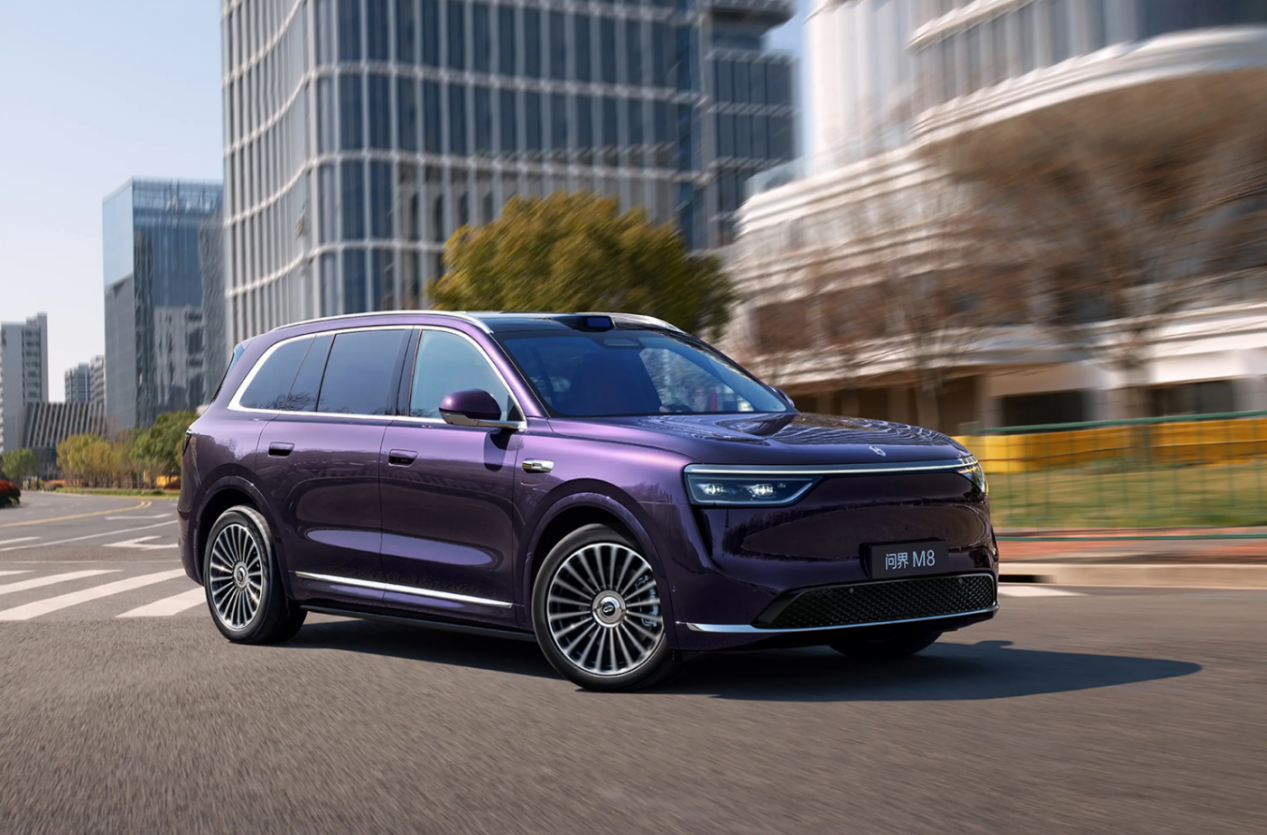 问界M8