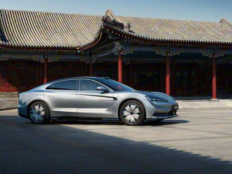 比亚迪“翅膀微扇”，电池圈都沸腾了，高端电池风评“一夜反转”