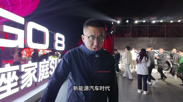 限时抢鲜价9.29万元起！第五代瑞虎8：用实力和诚意征服大家庭！