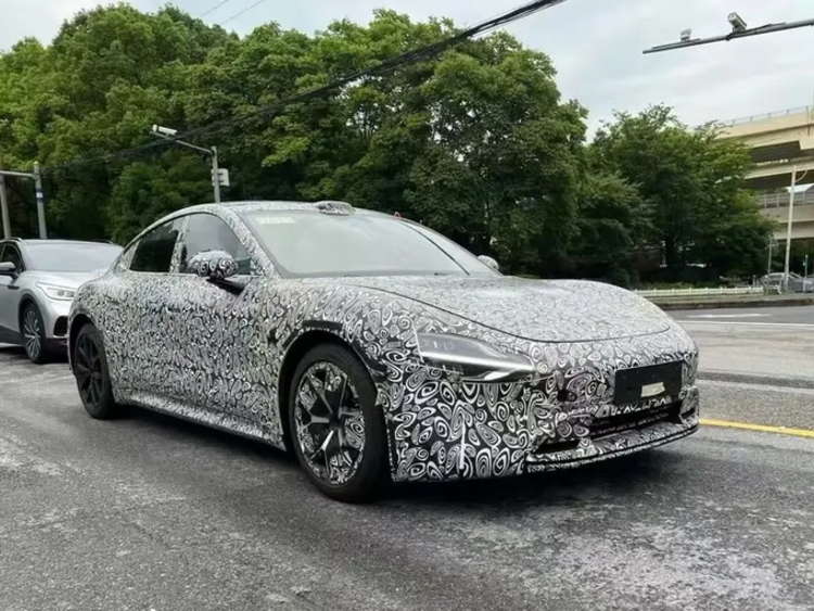 小米SU7改款谍照曝光，配置升级明显，不过可能要涨价