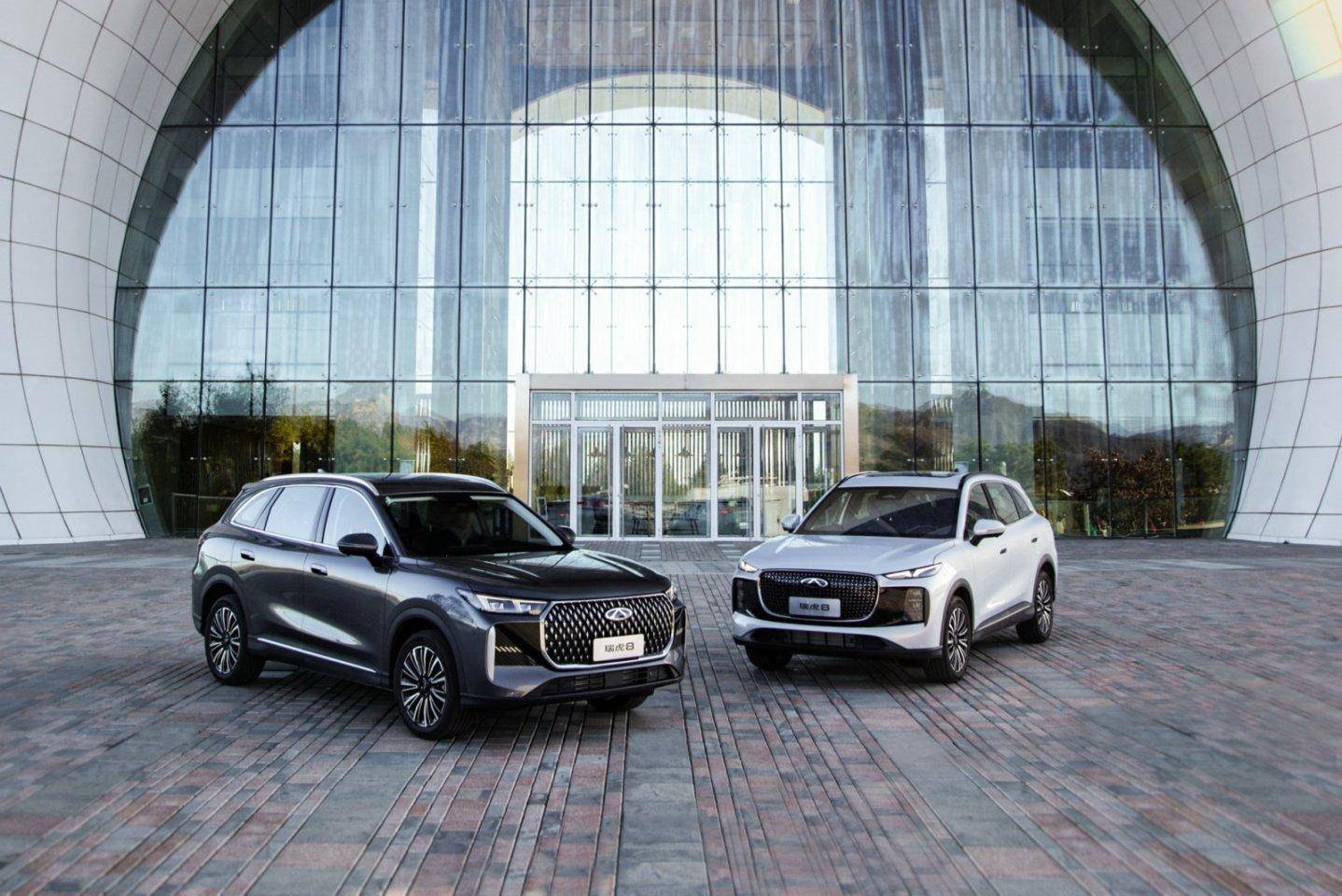 中国墨￼ 歸昌叶瑞 轴距突破2.8米，提供双前脸