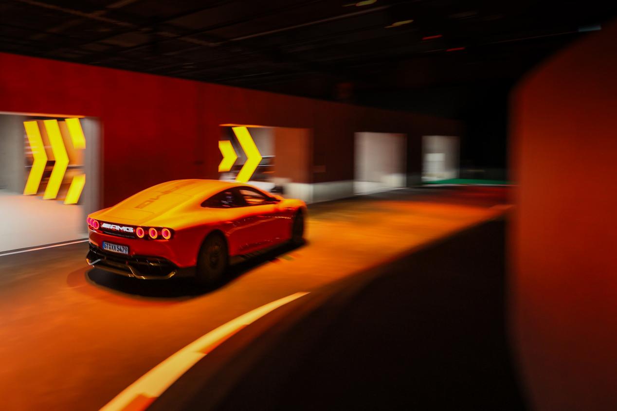 05.AMG GT XX概念车搭载3部轴向磁通电机，峰值功率超过1000千瓦（1360马力），极速可超360公里每小时