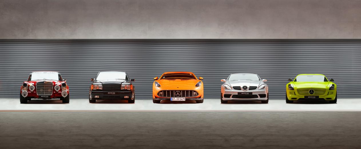 14.AMG诸多经典车型齐聚&ldquo;创新车库&rdquo;，诠释AMG非凡驾驭精神