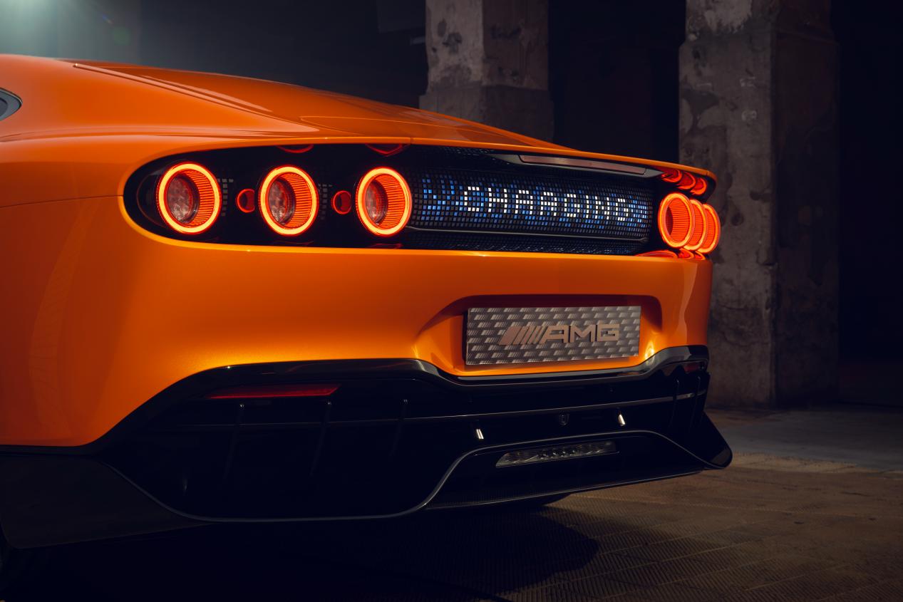 08.AMG GT XX概念车可实现超850千瓦的平均充电功率，充电约5分钟续航可增加400公里（WLTP工况），让充电像加油般便捷