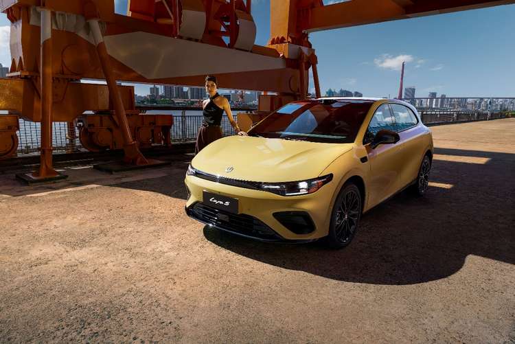 为年轻不将就！零跑Lafa5正式登场 限时惊喜价9.28万起！