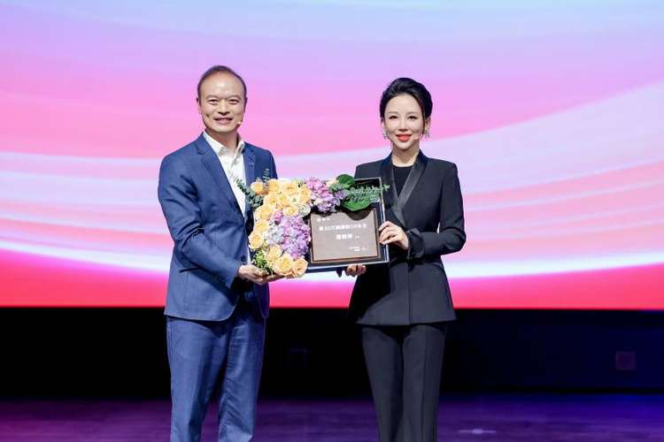 三十万精英车主的选择：腾势D9，重新定义中国豪华MPV新标杆