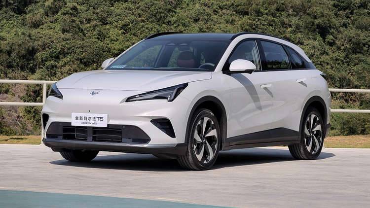 搭载高阶驾驶辅助 极狐阿尔法T5增程版有怎样的越级实力？