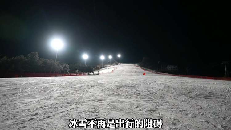 李庚希驭雪而行,BJ30旅行家冬日挑战黑级雪道