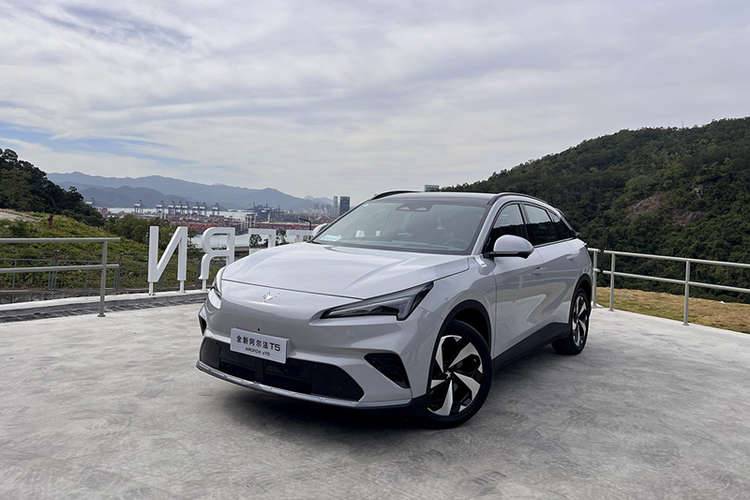 极狐“脱困”妙招？首次“触碰”增程式混动，前景却有点微妙！