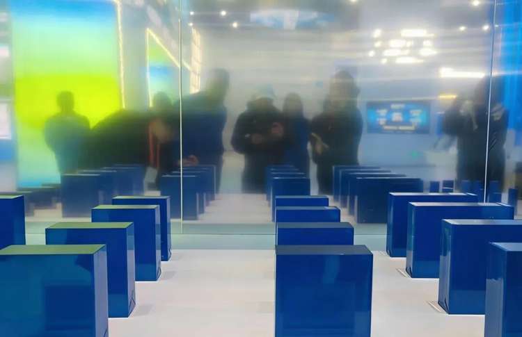 何小鹏酒局背后，动力电池行业何去何从？