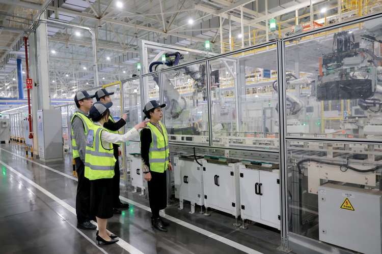 “后厨”全开放！岚图泰山邀车主见证硬核品质