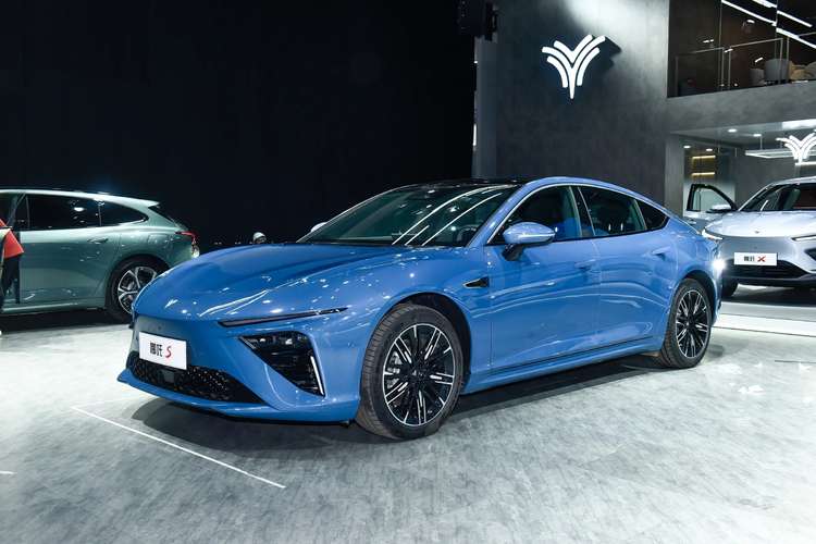 哪吒汽车，复活？