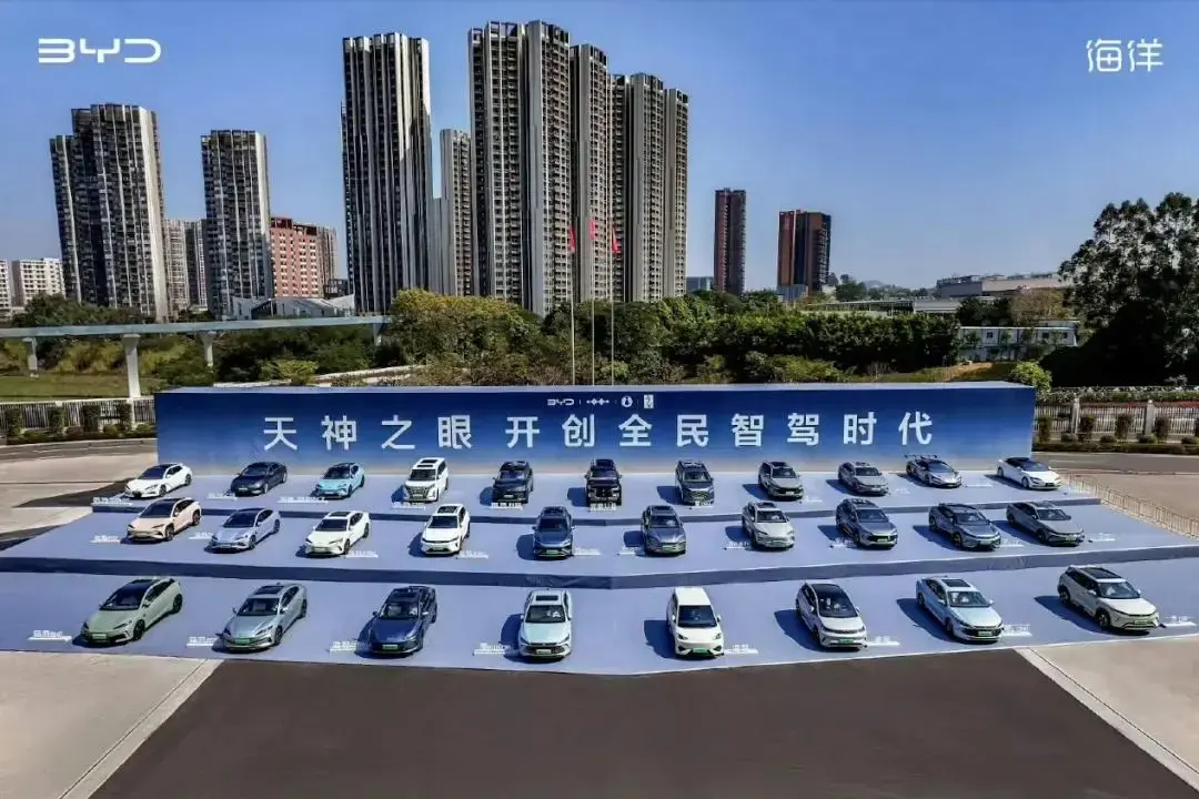 卷智驾，卷成本，这你受得了吗？疯狂的2025年车圈大记事