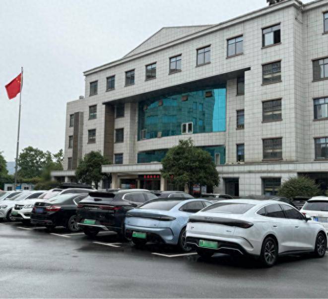 从机关大院到家庭车库：比亚迪何以成为公务员家庭的首选？