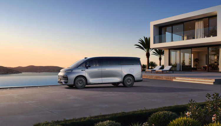 31.98万元起 “AI全场景家庭旗舰MPV”吉利银河V900开启预售