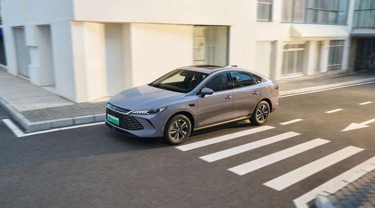 比亚迪插混电力再加码，多款车型加推大电池版，最低8.98万起